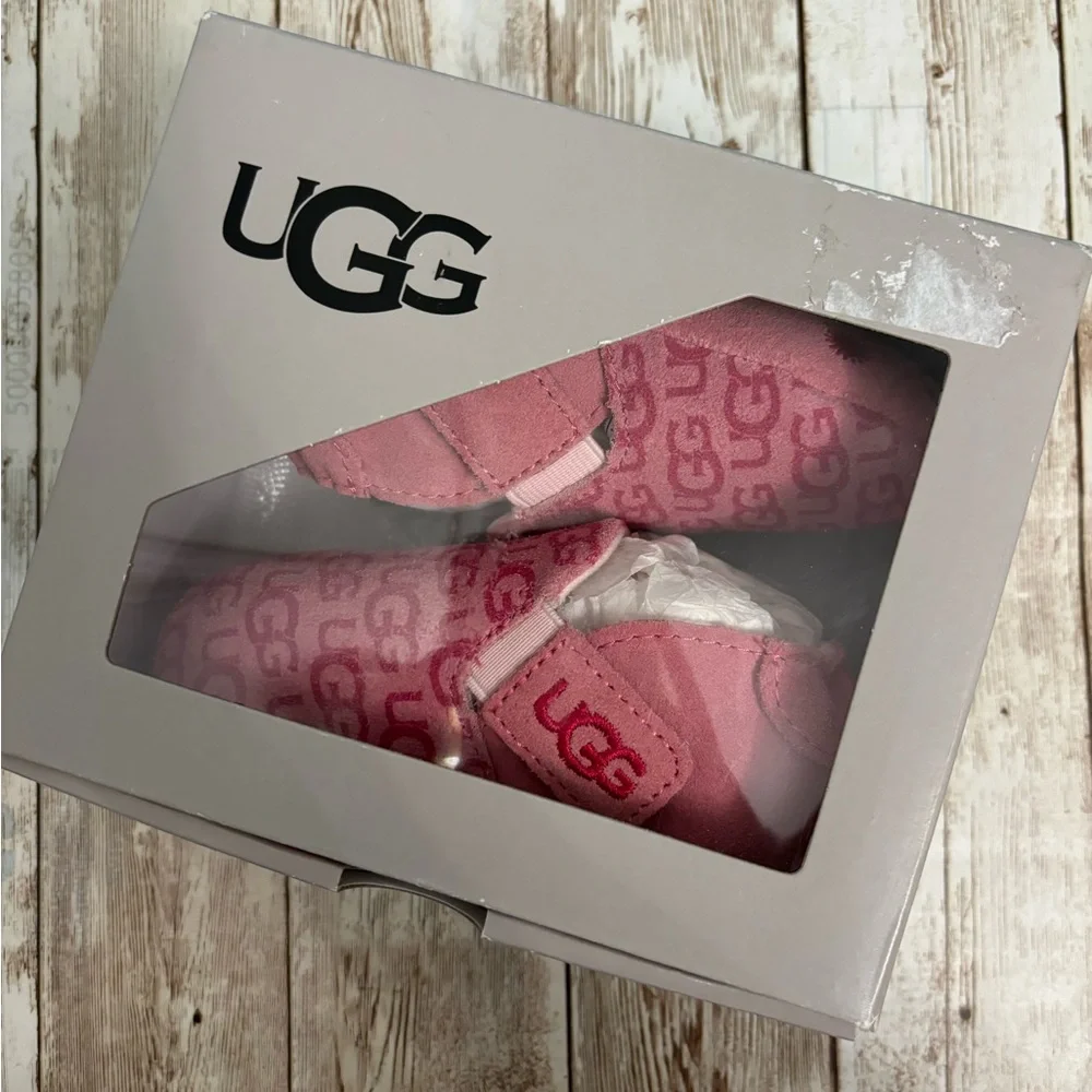 UGG Roos Baby Girl Crib Booties Logo Print Pink Size 4/5 - Picture 1 of 8